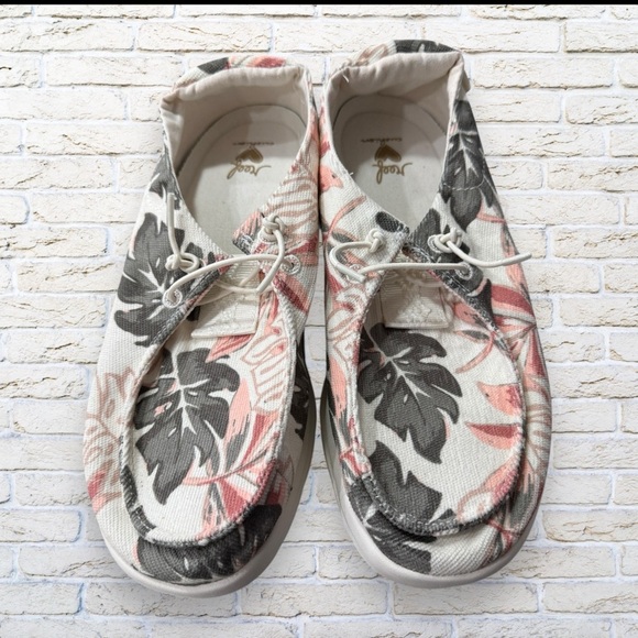 Levi's Shoes - Like New REEF Slip on Sneaker Shoes Size 9 - Tropical